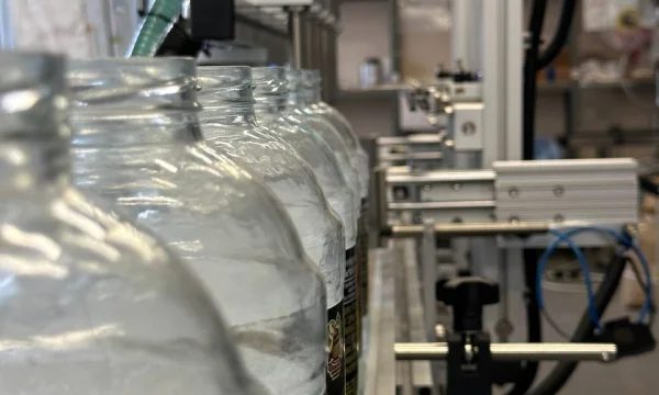 Аппарат для розлива в стеклянные бутылки 1