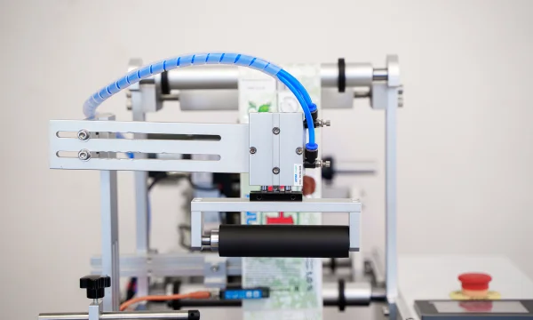 Этикетировщик для цилиндрической тары AS-C12 3