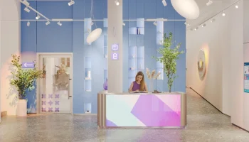 Сказка для digital-поколения: футуристичный интерьер и комьюнити-конструктор в общественных зонах ЖК &laquo;Алиса&raquo;