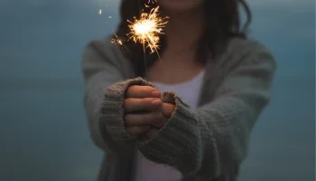 Почти 50% россиян в Новый год теплее относятся к соседям, чем в повседневности