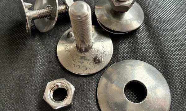 Норийные болты из нержавейки AISI 316 &mdash; надежное крепление для агрессивных условий эксплуатации 0