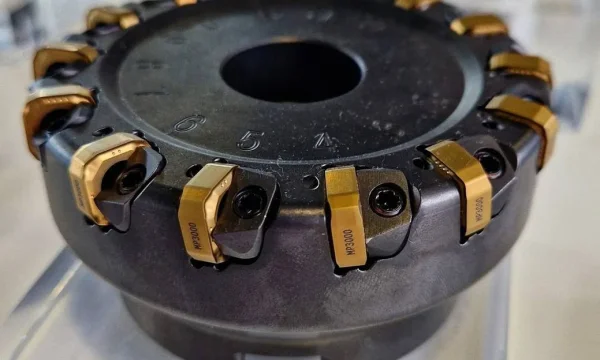 Продаем металлорежущий инструмент и станки ЧПУ 0