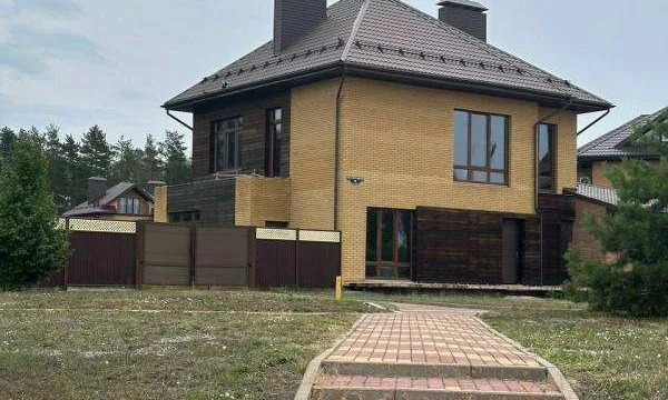 Продам кирпичный дом 253 м&sup2; на участке 20 соток с газом и коммуникациями 1