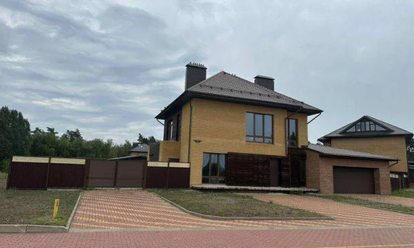 Продам кирпичный дом 253 м&sup2; на участке 20 соток с газом и коммуникациями 0