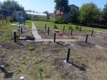 Готовый свайно-винтовой фундамент с оголовками под дом