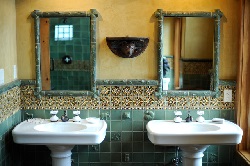 Секреты популярности средиземноморского стиля в ванной комнате