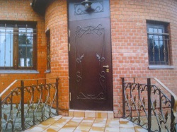Входная дверь и решетки на окна - лицо вашего дома
