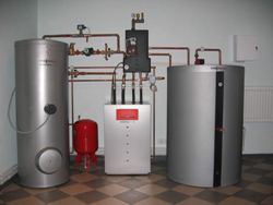 Разновидность применяемых бойлеров в быту: газовый, электрический и косвенного нагрева.