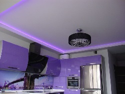 Натяжной потолок на кухне, особенности дизайна