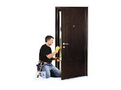 Качественный и быстрый ремонт дверей от компании РусГостСервис – отличный выбор