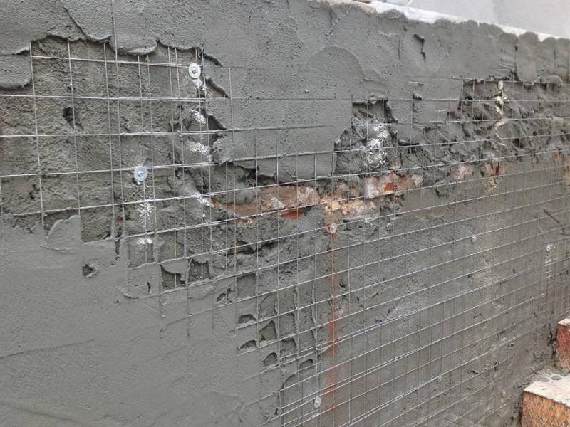 Выравнивание стен: монтаж металлической сетки