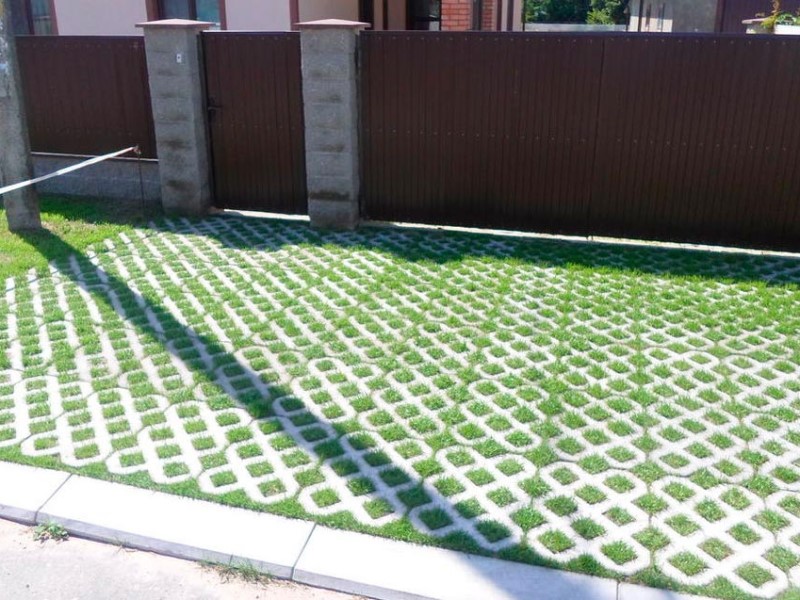 Зеленая газонная решетка для парковки - что это?