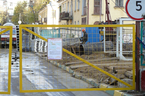 В Санкт-Петербурге планируют перенять московский опыт ограждения строительных площадок