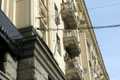 Цены на квартиры в Москве падают в долларах, но растут в рублях