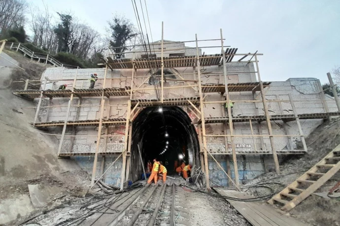 В Сочи на участке железной дороги Мацеста-Хоста началось строительство тоннеля